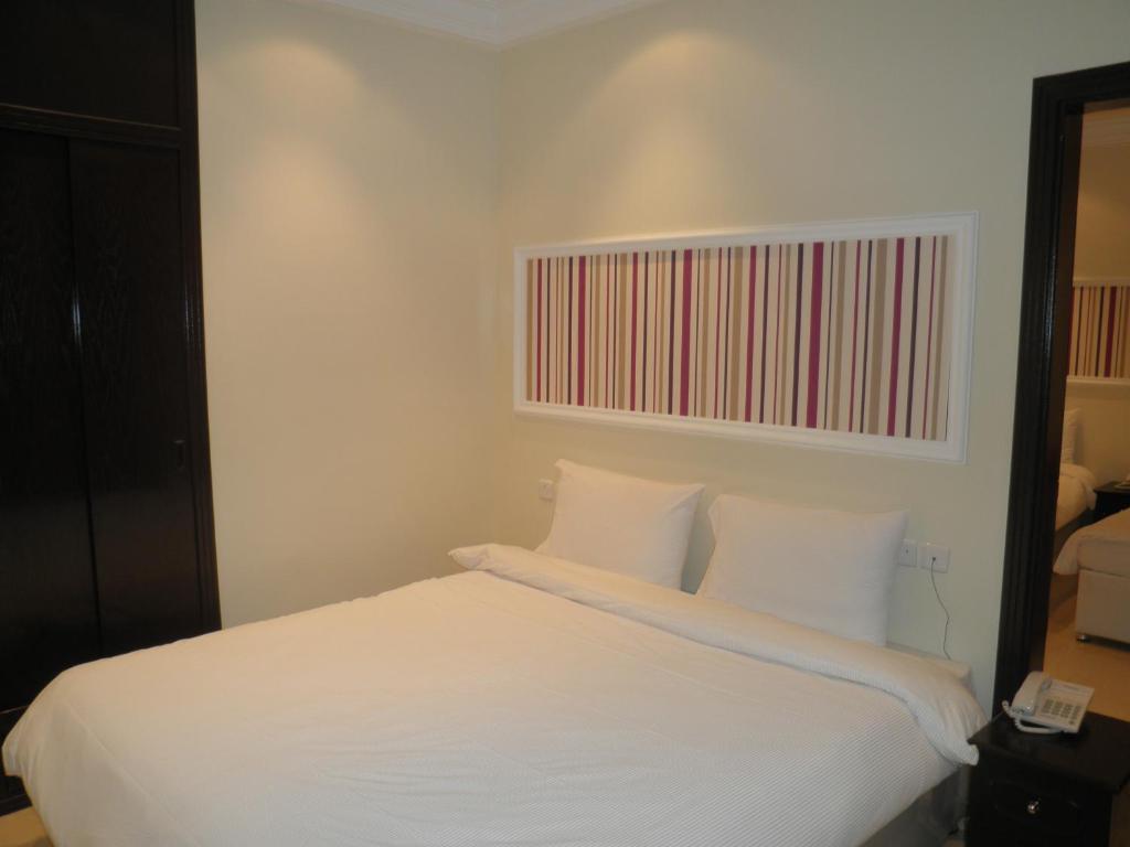 Marina Royal Hotel Suites Kuwait City Habitación foto