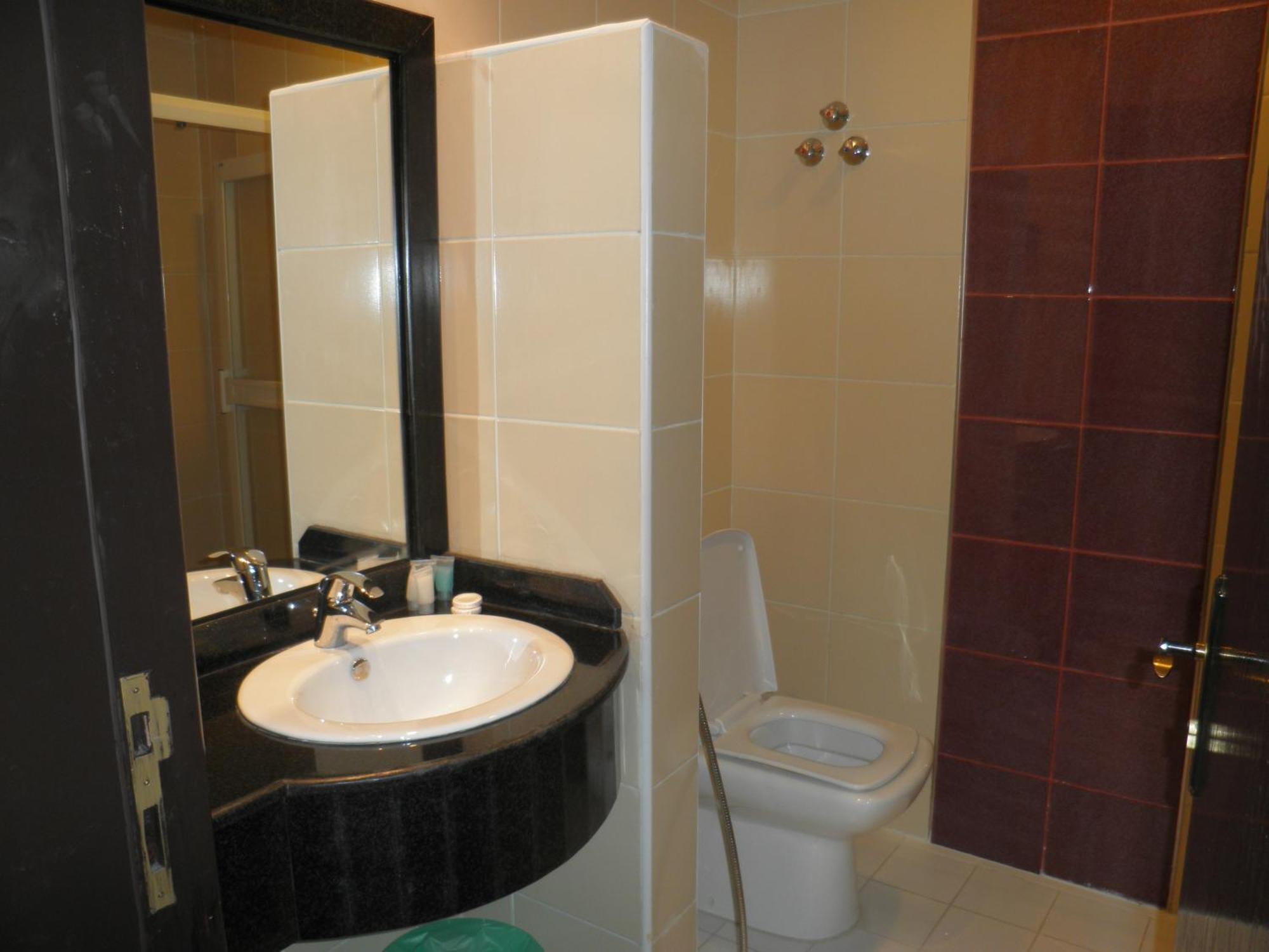 Marina Royal Hotel Suites Kuwait City Exterior foto