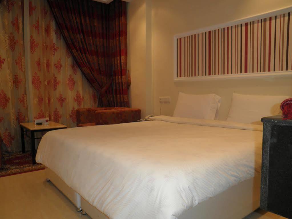 Marina Royal Hotel Suites Kuwait City Exterior foto