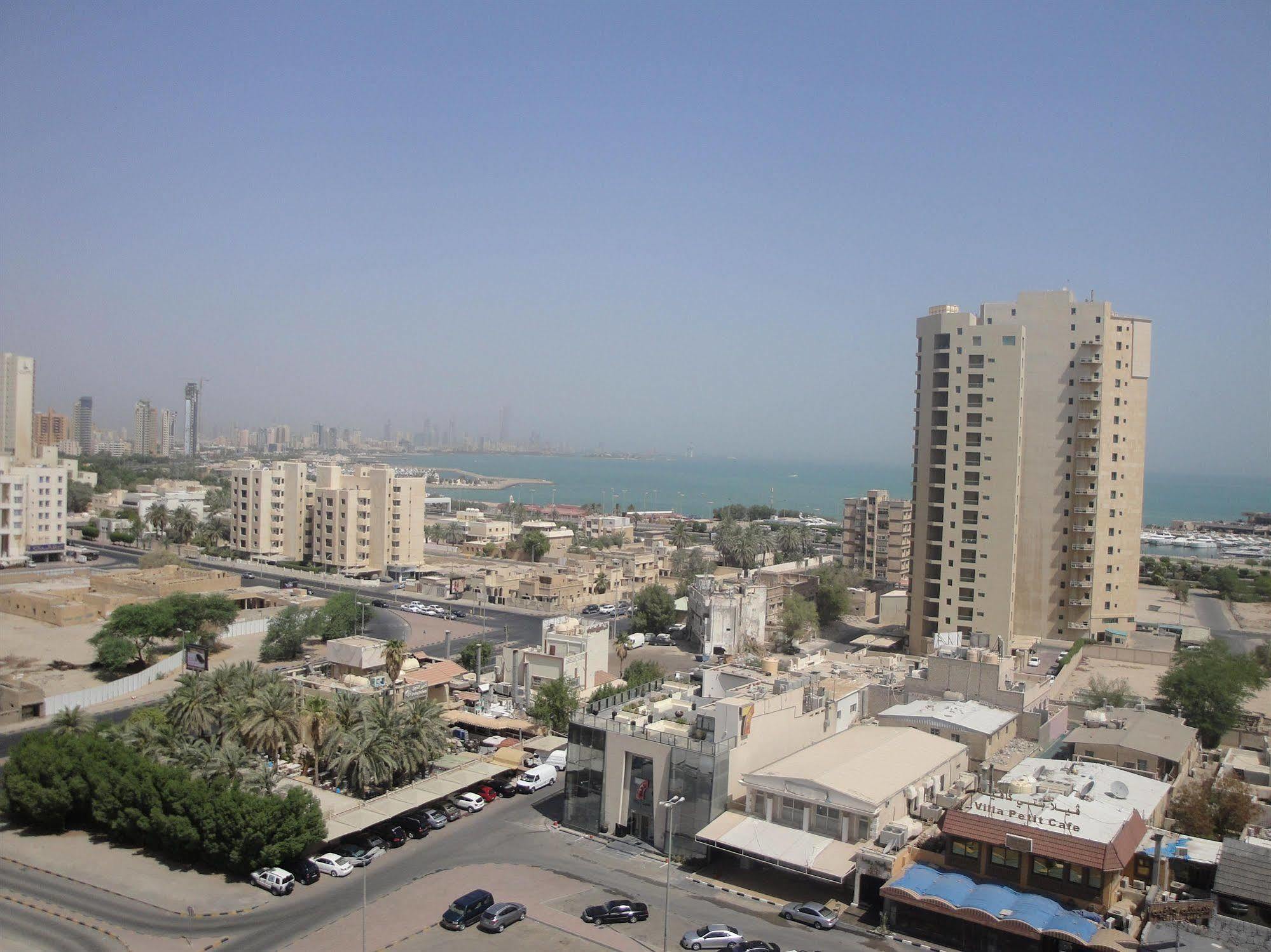 Marina Royal Hotel Suites Kuwait City Exterior foto